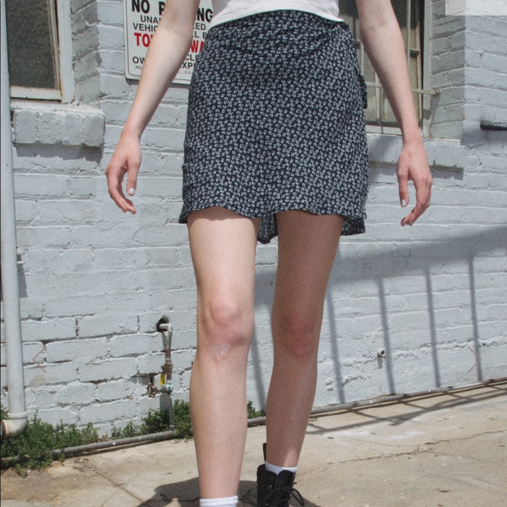 BRANDY MELVILLE GENEVIEVE SKIRT